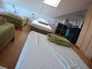 voyeurcam-julmodels-bed-1