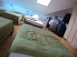 voyeurcam-julmodels-bed-1