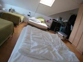 voyeurcam-julmodels-bed-1