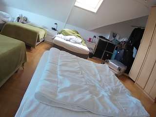 voyeurcam-julmodels-bed-1