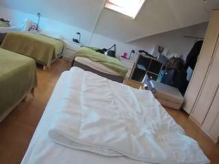 voyeurcam-julmodels-bed-1