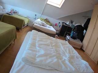 voyeurcam-julmodels-bed-1