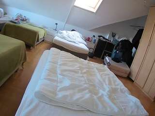 voyeurcam-julmodels-bed-1