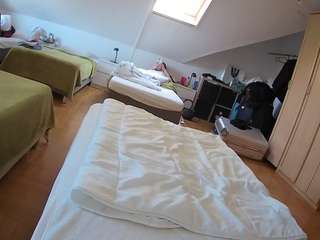 voyeurcam-julmodels-bed-1