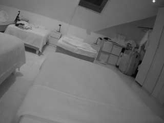 voyeurcam-julmodels-bed-1