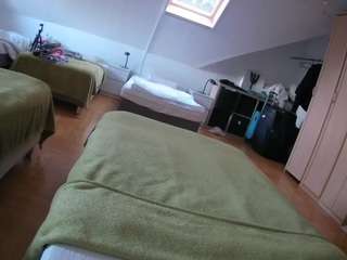 voyeurcam-julmodels-bed-1