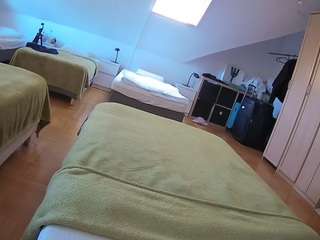 voyeurcam-julmodels-bed-1