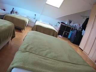 voyeurcam-julmodels-bed-1
