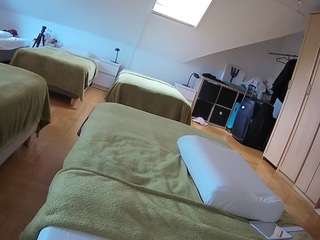 voyeurcam-julmodels-bed-1
