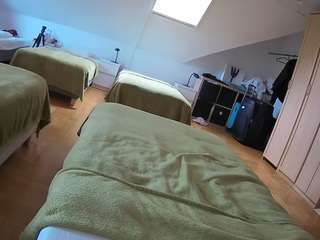 Mẫu này đang trực tiếp. voyeurcam-julmodels-bed-1
