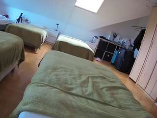 यह मॉडल अभी लाइव है. voyeurcam-julmodels-bed-1