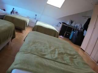 Questo modello è in diretta ora. voyeurcam-julmodels-bed-1