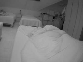 โมเดลนี้กำลังถ่ายทอดสดอยู่. voyeurcam-julmodels-bed-1