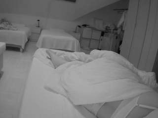 voyeurcam-julmodels-bed-1