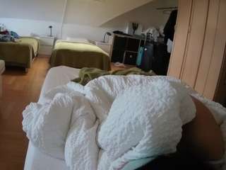 Dieses Model ist jetzt live. voyeurcam-julmodels-bed-1