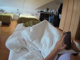 Mẫu này đang trực tiếp. voyeurcam-julmodels-bed-1