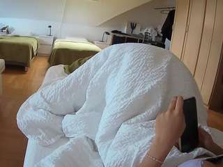 voyeurcam-julmodels-bed-1