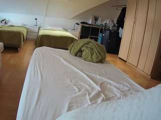 Ця модель зараз онлайн. voyeurcam-julmodels-bed-1