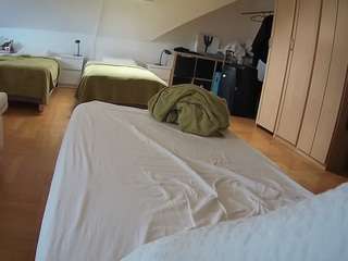 यह मॉडल अभी लाइव है. voyeurcam-julmodels-bed-1