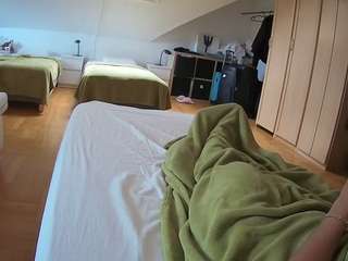 Questo modello è in diretta ora. voyeurcam-julmodels-bed-1