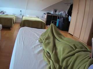 voyeurcam-julmodels-bed-1