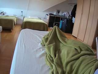 voyeurcam-julmodels-bed-1