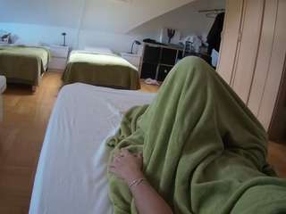 Ten model jest teraz na żywo. voyeurcam-julmodels-bed-1