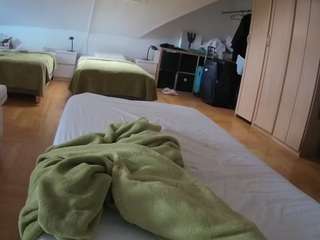 voyeurcam-julmodels-bed-1