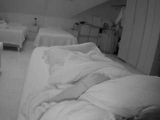 le modèle voyeurcam-julmodels-bed-1 est en webcam porno dans un show sur le site camsoda, il possède les tags suivants: athletic,flashing,full nudity,julmodels-house,no drinking,no smoking,pov,striptease,upskirt,hd