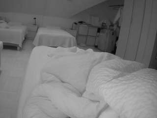 le modèle voyeurcam-julmodels-bed-1 est en webcam porno dans un show sur le site camsoda, il possède les tags suivants: athletic,flashing,full nudity,julmodels-house,no drinking,no smoking,pov,striptease,upskirt,hd