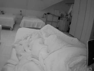 le modèle voyeurcam-julmodels-bed-1 est en webcam porno dans un show sur le site camsoda, il possède les tags suivants: athletic,flashing,full nudity,julmodels-house,no drinking,no smoking,pov,striptease,upskirt,hd