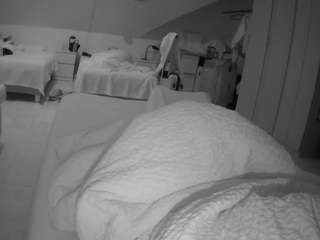 voyeurcam-julmodels-bed-1