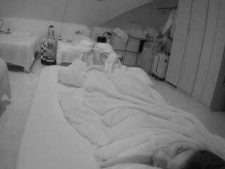 voyeurcam-julmodels-bed-1