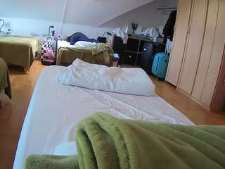 voyeurcam-julmodels-bed-1