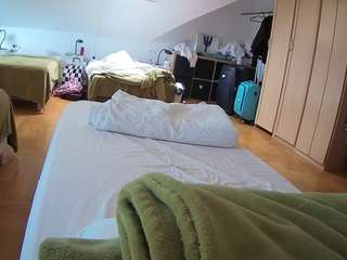 voyeurcam-julmodels-bed-1