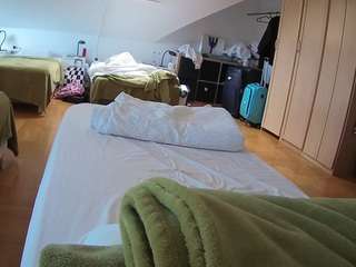 voyeurcam-julmodels-bed-1
