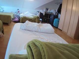 voyeurcam-julmodels-bed-1