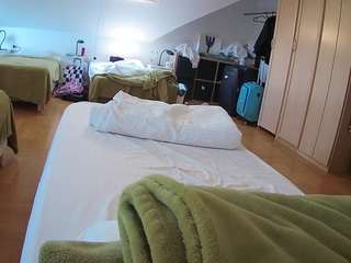 voyeurcam-julmodels-bed-1