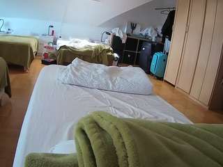 voyeurcam-julmodels-bed-1