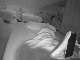 voyeurcam-julmodels-bed-1