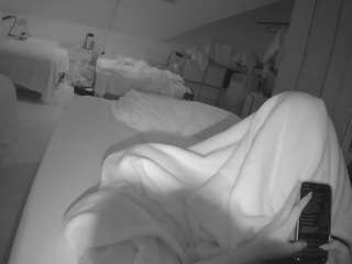 voyeurcam-julmodels-bed-1