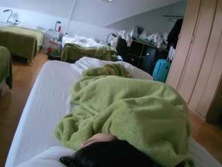 voyeurcam-julmodels-bed-1