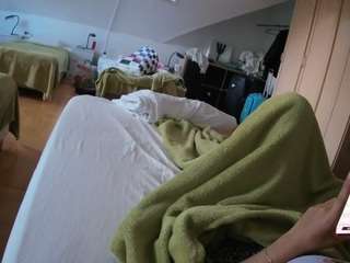 voyeurcam-julmodels-bed-1
