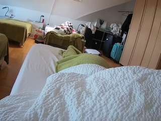 voyeurcam-julmodels-bed-1