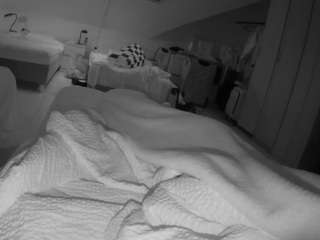 voyeurcam-julmodels-bed-1