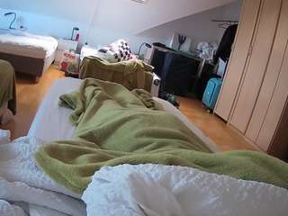 voyeurcam-julmodels-bed-1 webcam
