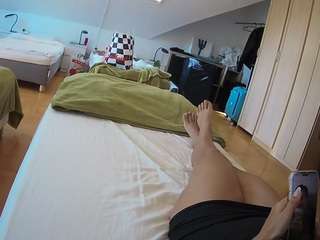 voyeurcam-julmodels-bed-1