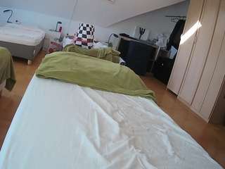 voyeurcam-julmodels-bed-1 webcam model