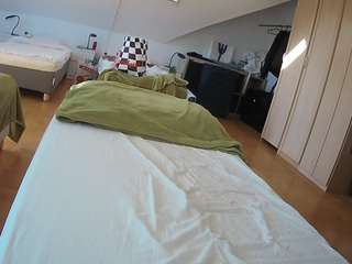voyeurcam-julmodels-bed-1
