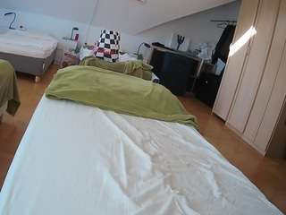 voyeurcam-julmodels-bed-1 webcam model